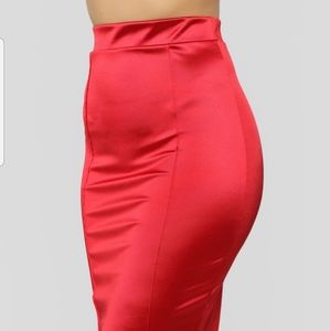 Fashion nova midi skirt red XS
